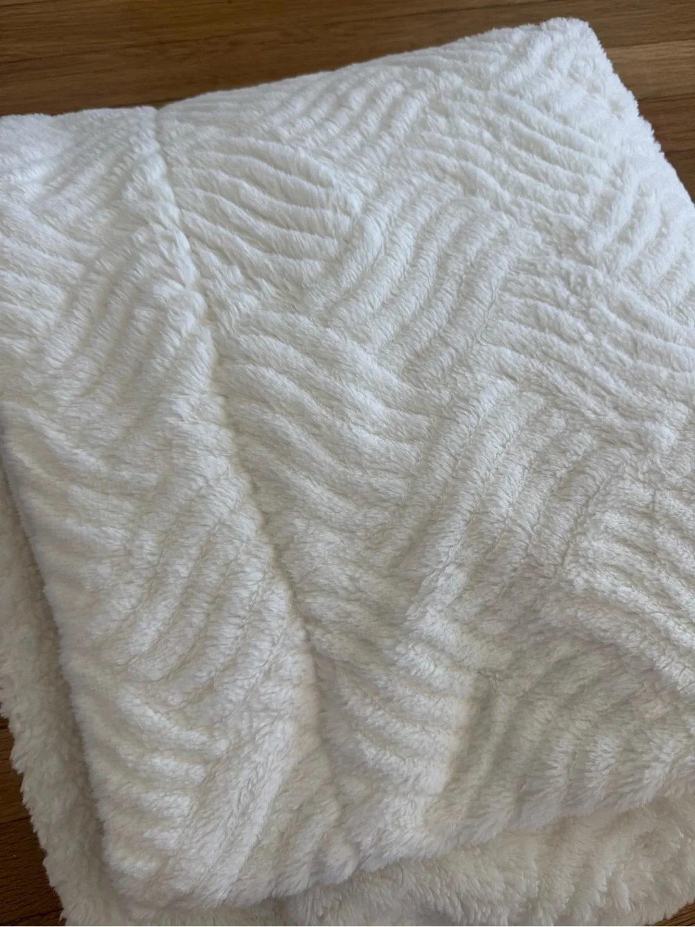 Life Comfort 60” x 72” White Off White Faux Fur Fuzzy Throw Blanket